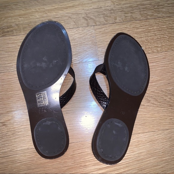 TORY BURCH Manon Embossed Thong Sandals - Picture 4 of 7